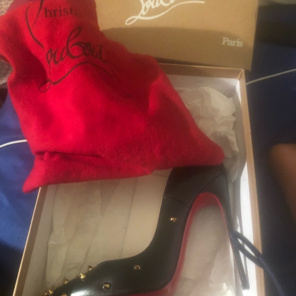 Christian Louboutin - Picture 5 of 8